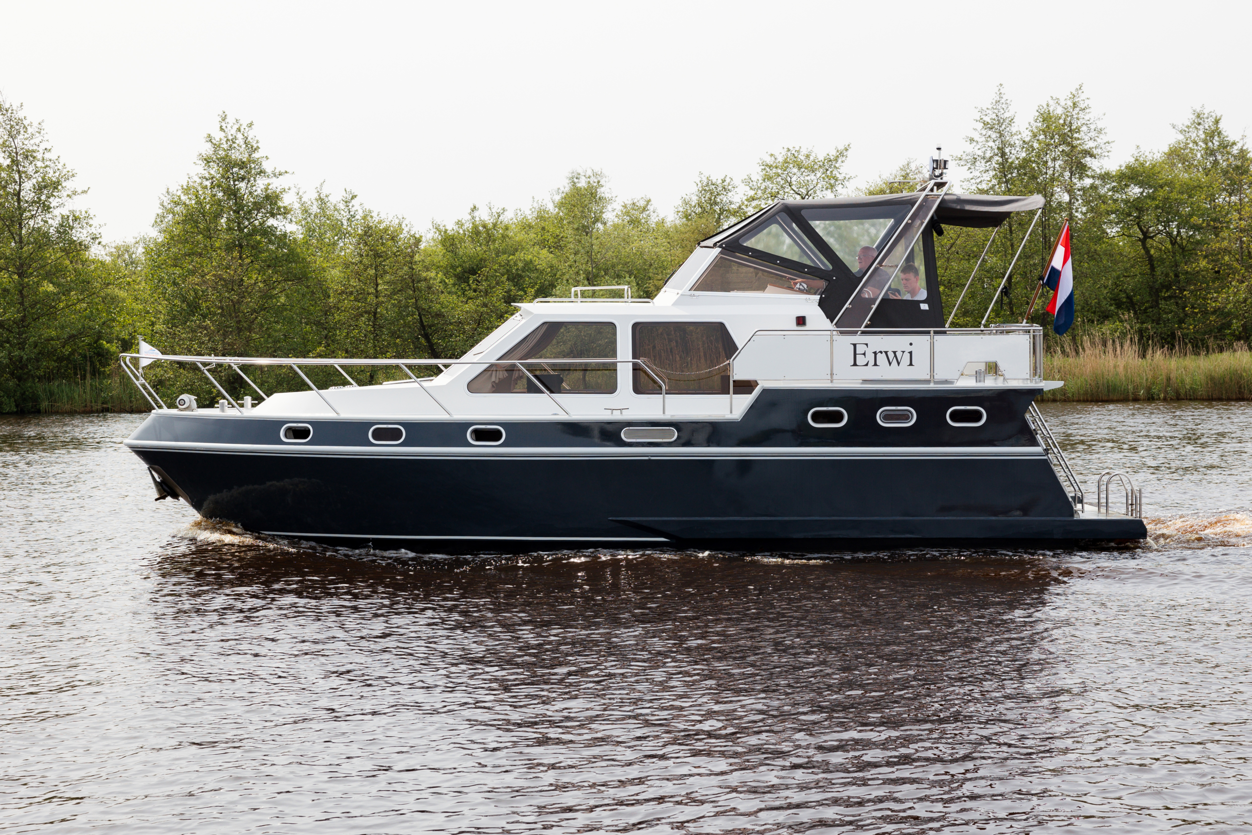 Motorjacht (o.a. Alk 4 pers., Daniëlle 6 pers.) van Yachtcharter Houwink Grou in Warten